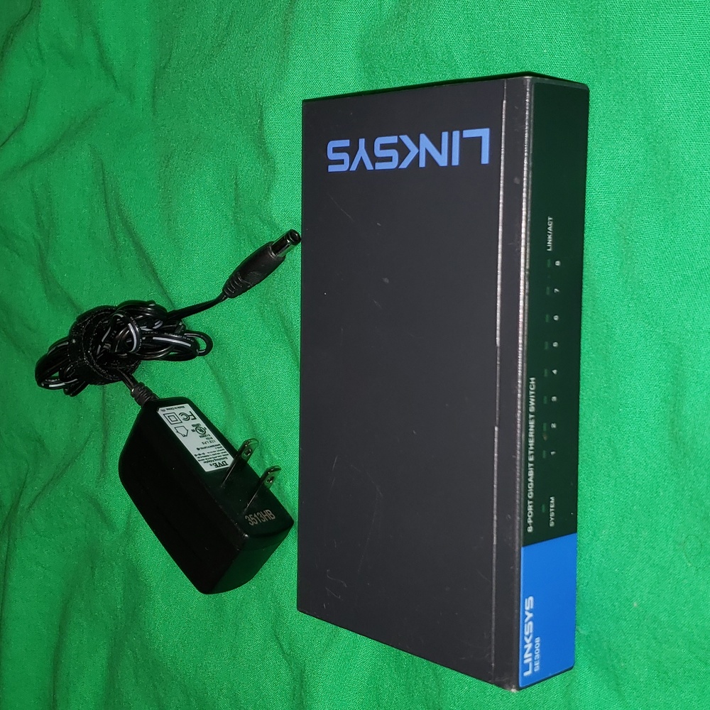 Linksys 8-Port Gigabit Ethernet Switch Model SE3008 with Power Adapter